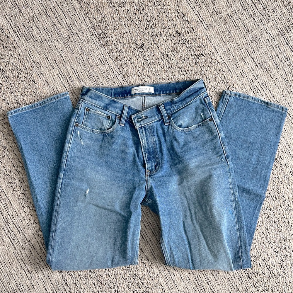 Low Rise 90s Straight A&F Jeans